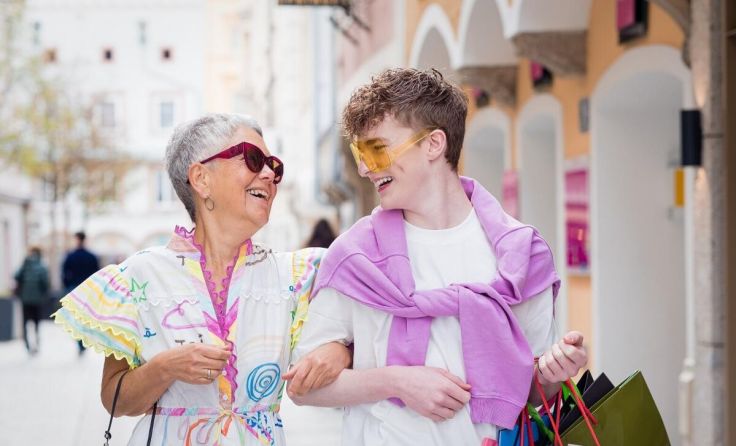 Michi Skopek unterwegs mit Oma. (Foto: WMT)