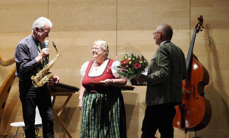 Walter Aichinger (li.) bedankte sich bei Monika Anzenberger (Foto: privat)