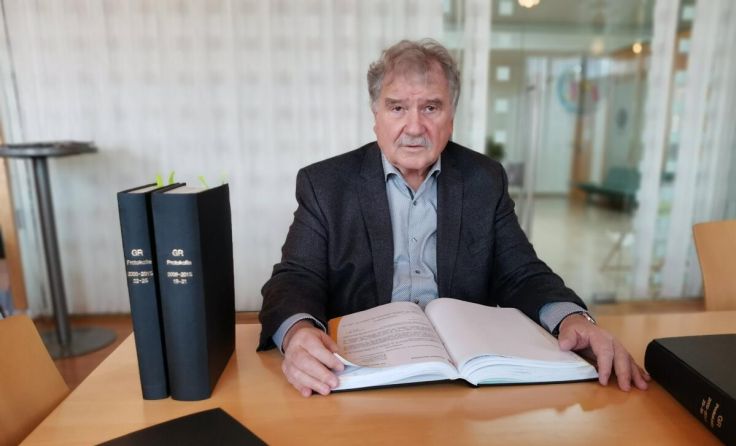 Reinhard Gantner bei der intensiven Recherche (Foto: privat)