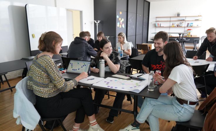 Projektarbeit beim Studiengang (Foto: FH)