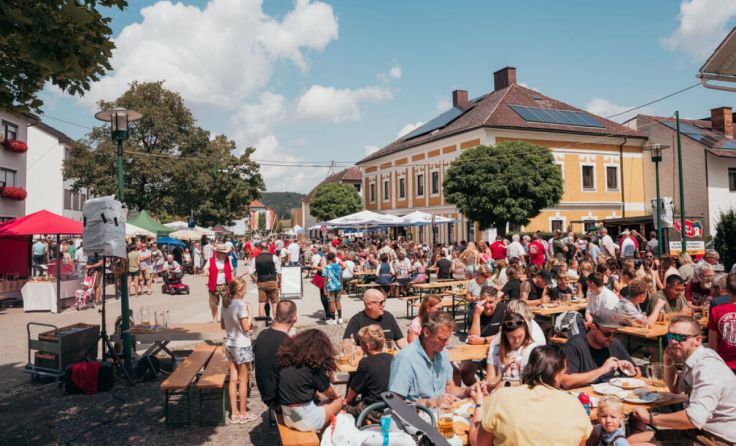 Viele, viele Besucher in Neukirchen-Zentrum. (Foto: privat)
