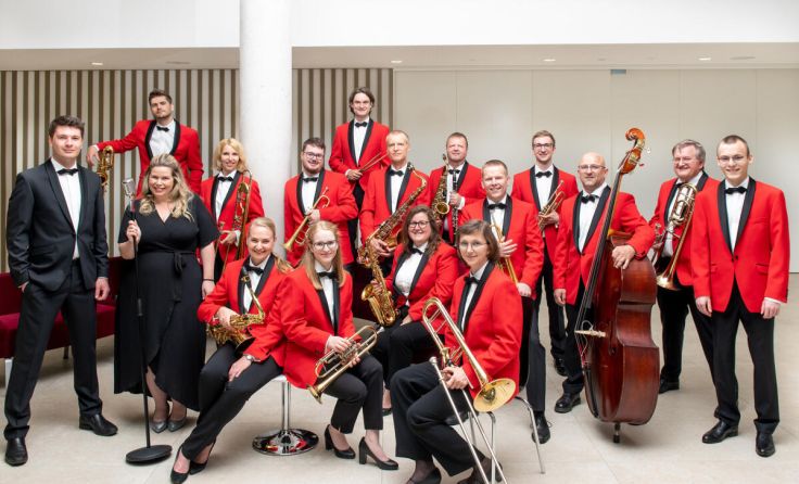 Big Band Deluxe spielt im Burggarten. (Foto: Silke Wiesinger Videre)
