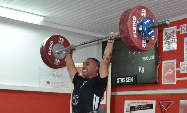 Fatih Peker bei der Arbeit. (Foto: Högg)
