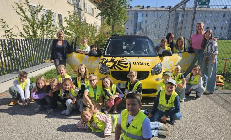 Die Kinder waren begeistert von der Aktion "Hallo Auto" (Foto: ISZ)