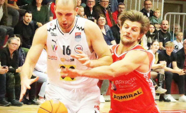 Renato Poljak (li.) war mit 22 Punkten Topscorer der Welser. (Foto: Erhardt)