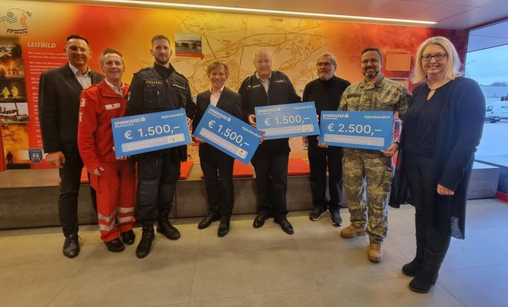 Spendenübergabe bei Roten Kreuz Wels (Foto: Blaulicht Charity)