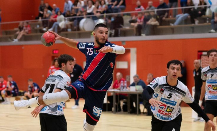 Toni Vinkovic beim Sprungwurf (Foto: Spiders)