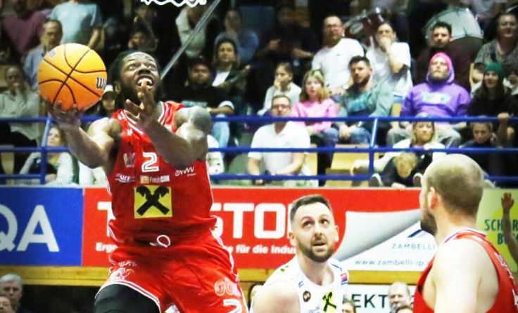 Damion Rosser am Sprung (Foto: Erhardt)