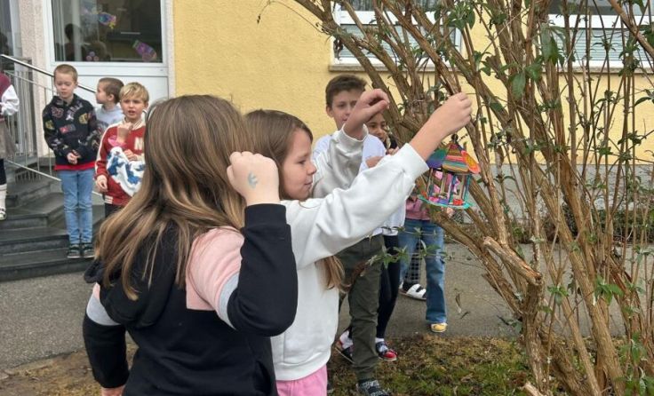 Aufhängen der Häuschen (Foto: VS1)