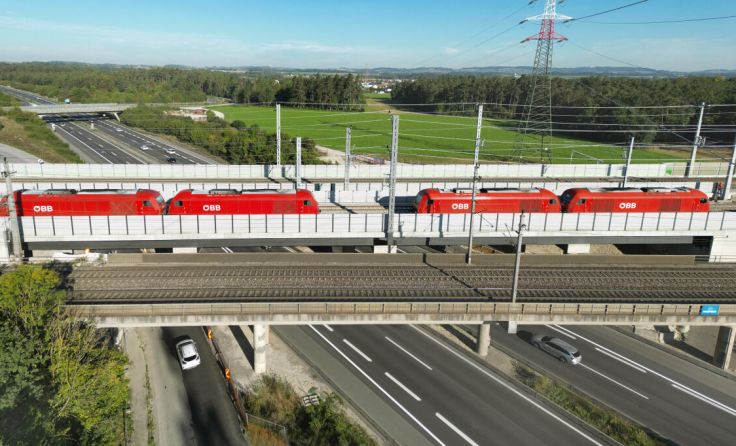 Probebelastung auf der Autobahnbrücke. (Foto: ÖBB)