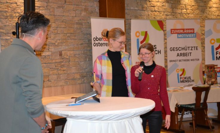 Interview auf der Bühne (Foto: Fokus Mensch)