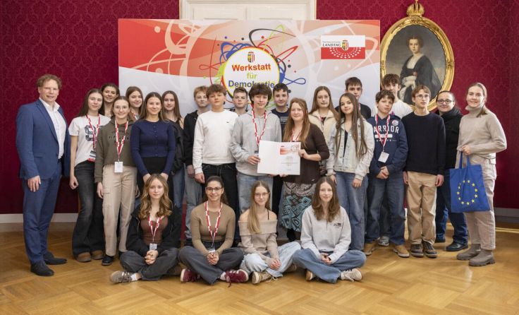 Schüler des Welser Franziskusgymnasiums zu Gast (Foto: Land/Haag)