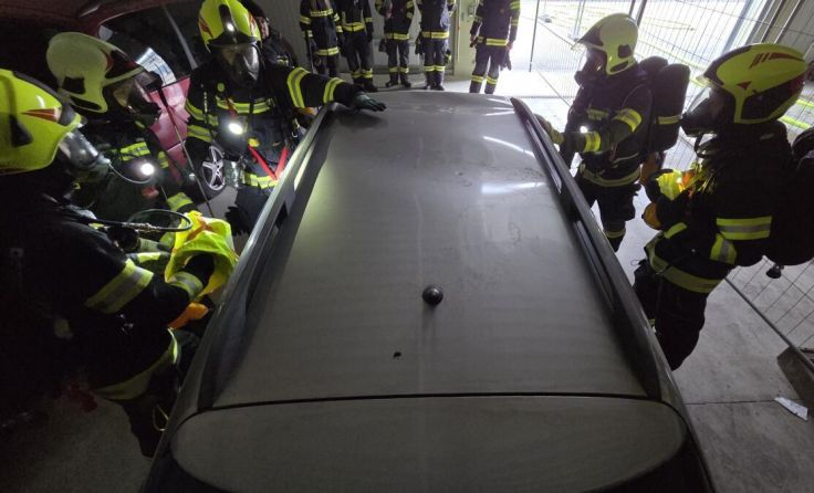 Üben am Fahrzeug (Foto: BFKDO/Mayr)