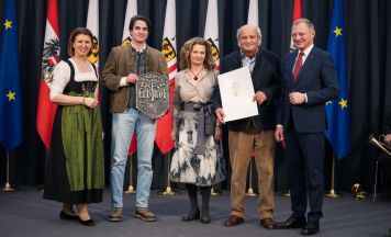 Ehrentitel Erbhof für Helmesbergergut in Schleißheim