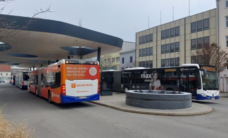 Die Busdrehscheibe am Welser Kaiser Josef Platz (Foto: Tips)