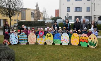 Viele bunte Ostereier im Gunskirchner Ortszentrum