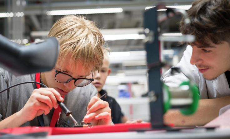 Forschen und entdecken (Foto: Fronius)
