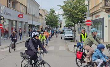 Kidical Mass: Sichere Radverbindungen durch Wels gefordert