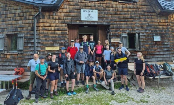 Die Gruppe bei der Ischler Hütte (Foto: privat)