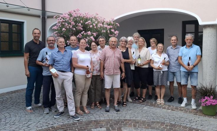 Anerkennung für die Fisclhamer Ortsbildpfleger (Foto: Gemeinde)