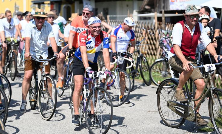 Abfahrt für die Genusstrophy (Foto: Mader)