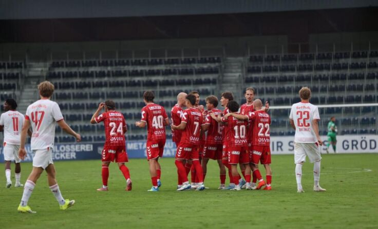 Die Welser jubeln über den ersten Sieg. (Foto: zied_pro_shots)
