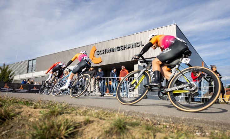 Volles Tempo in die Produktionshalle (Foto: Schwingshandl)