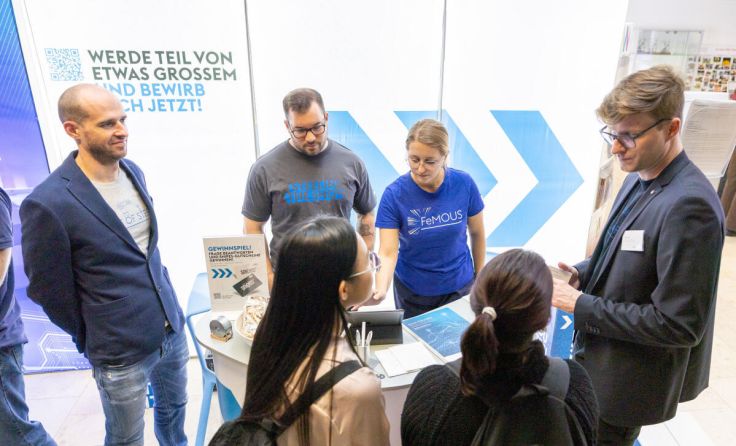 Die Firmen freuen sich über das Interesse der Besucher. (Foto: B.Plank)