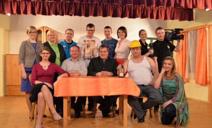 Die Volkstanzgruppe bringt das Stück „Oil of Olaf“ auf die Bühne.