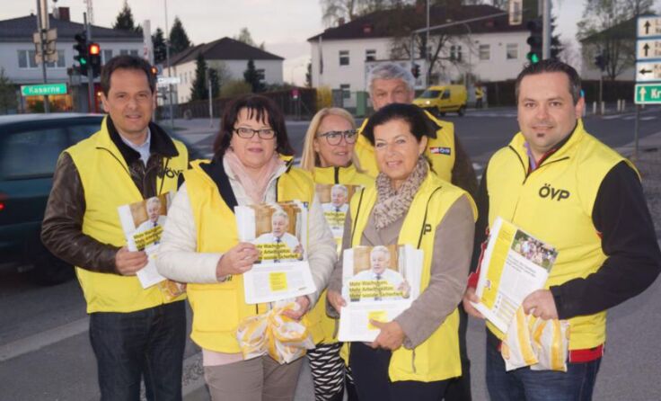 Informieren entlang der B 310 im Freistädter Stadtgebiet *Foto: OÖVP/Mark