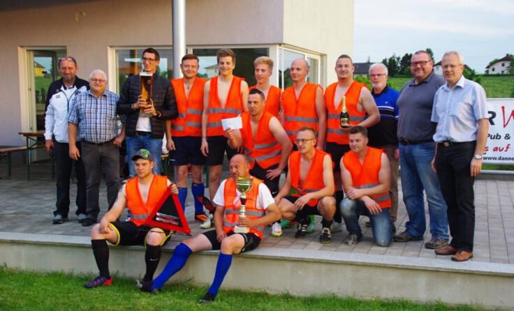 Die neuen Hagenberger Fußball-Ortsmeister „Street series“ bei der Siegerehrung