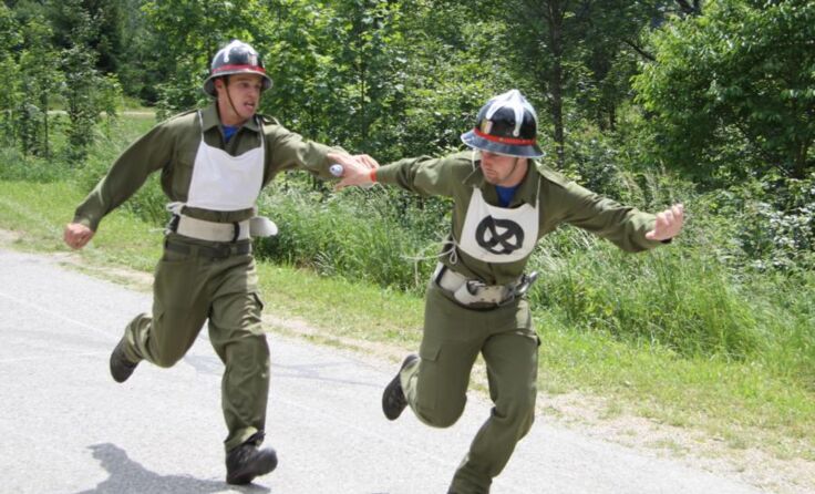 Strahlrohrübergabe beim Staffellauf (Fotos: Summerauer)