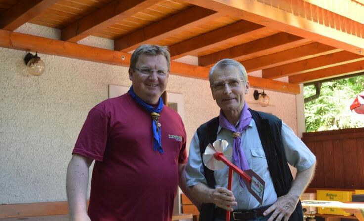 Projektleiter Pfadfindergruppe Freistadt Thomas Sommerauer mit Arzt Siegfried Priglinger