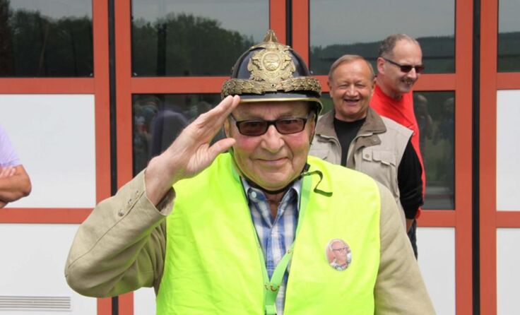 Jubilar Helmut Stadler meldet sich zum „Löscheinsatz“