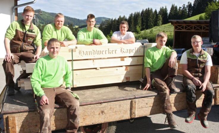Die Lehrlinge von Buchner haben die Handwerkerkapelle gebaut. Fotos: Buchner Holzbaumeister