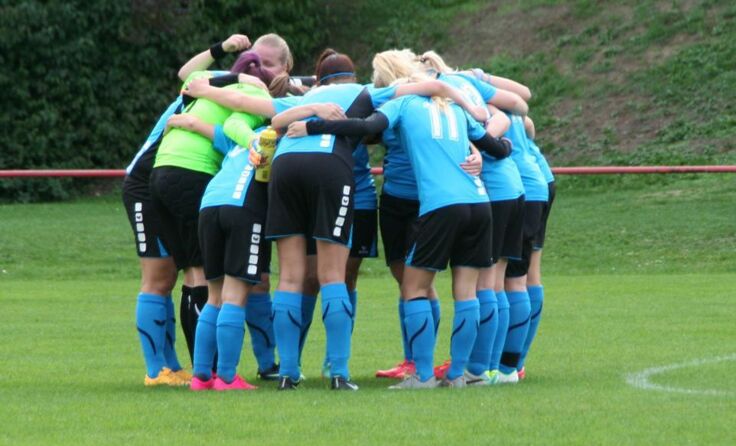Ein Schützenfest für die Oswalder Fußball-Damen. Fotos: USV St. Oswald