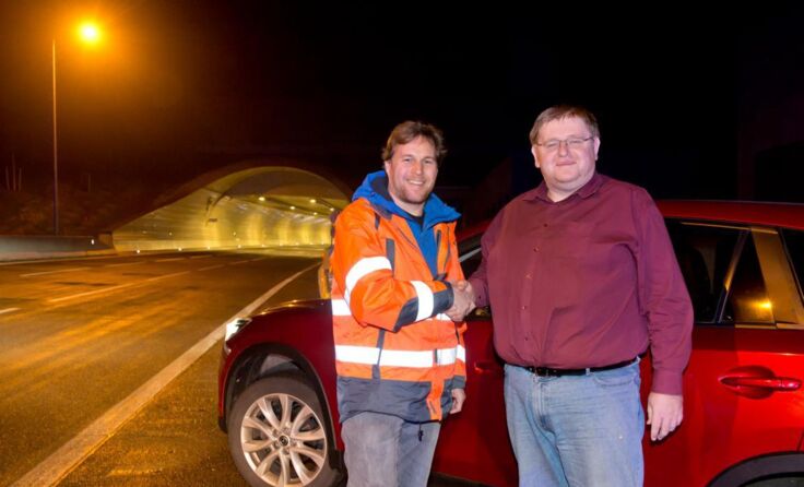 Andreas Golatz, Pfarrer von Gutau, war der erste Fahrer auf der S10. Foto: Asfinag