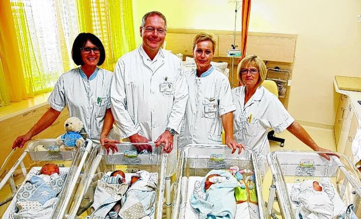 Das Team der Geburtenstation freut sich über die gute Geburtenbilanz 2015. Foto:gespag