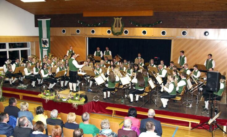 Volles Haus beim Frühjahrskonzert Fotos: Roland Böhm