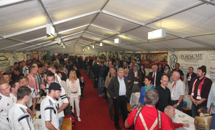 Das volle Festzelt
