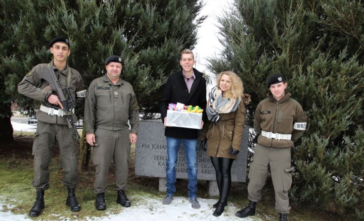 JVP Freistadt bei der Geschenkübergabe. Foto: JVP Freistadt