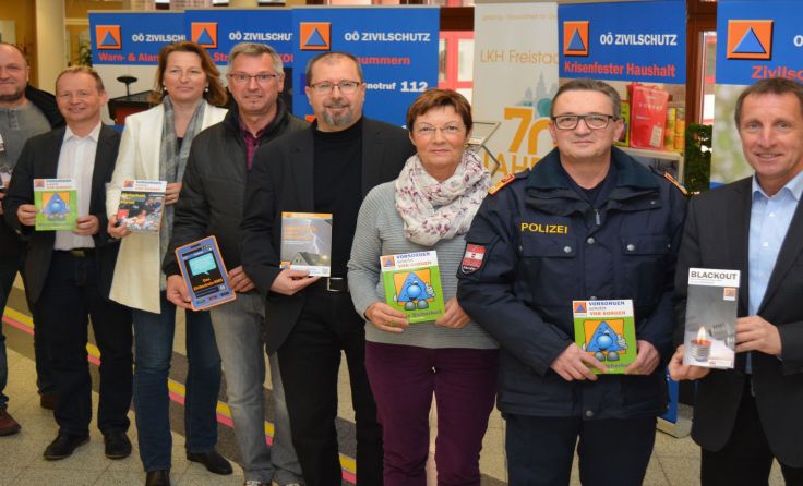 Gut gerüstet: Vertreter von Einsatzorganisationen, Behörden, Gemeinde und LKH Foto: LKH Freistadt
