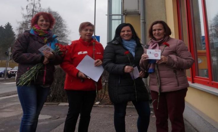 Nelkenverteilaktion im Bezirk Freistadt Foto: SPÖ Freistadt