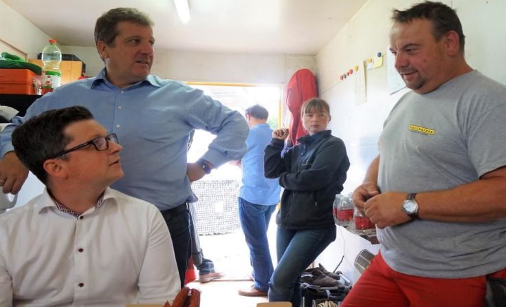 Makor und Lindner (l.) bei Gesprächen auf der Baustelle