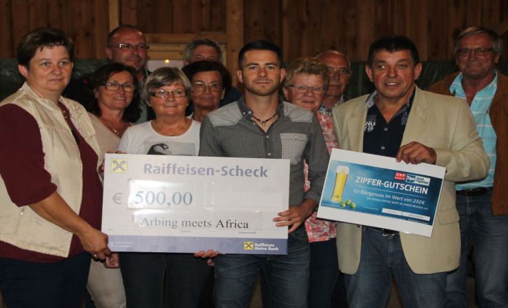 Spendenübergabe an den Arbinger Verein. Fotos: Wiesinger