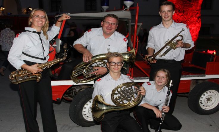 Claudia, Martin, Jakob (stehend von links), Philipp und Johanna Kapeller (hockend) Foto: Summerauer