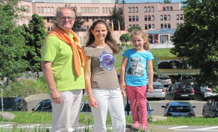Vizebürgermeister Christian Gratzl und Sonja Seifried mit Tochter