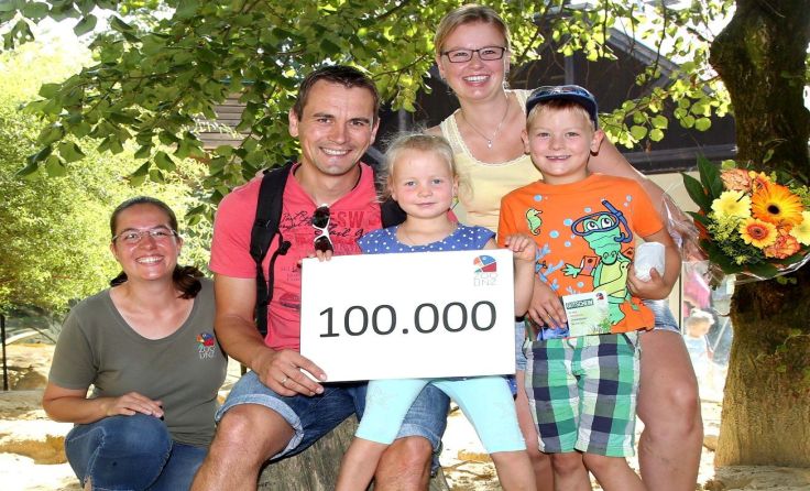 Die Familie Quast durfte sogar ins Erdmännchengehege.