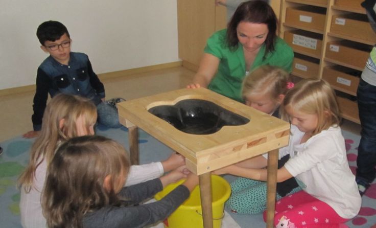 Die Kinder durften selbst melken.