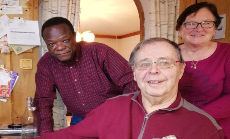 Karl und Traudi Narzt mit Freund Patrick Kayinga aus Tansania
